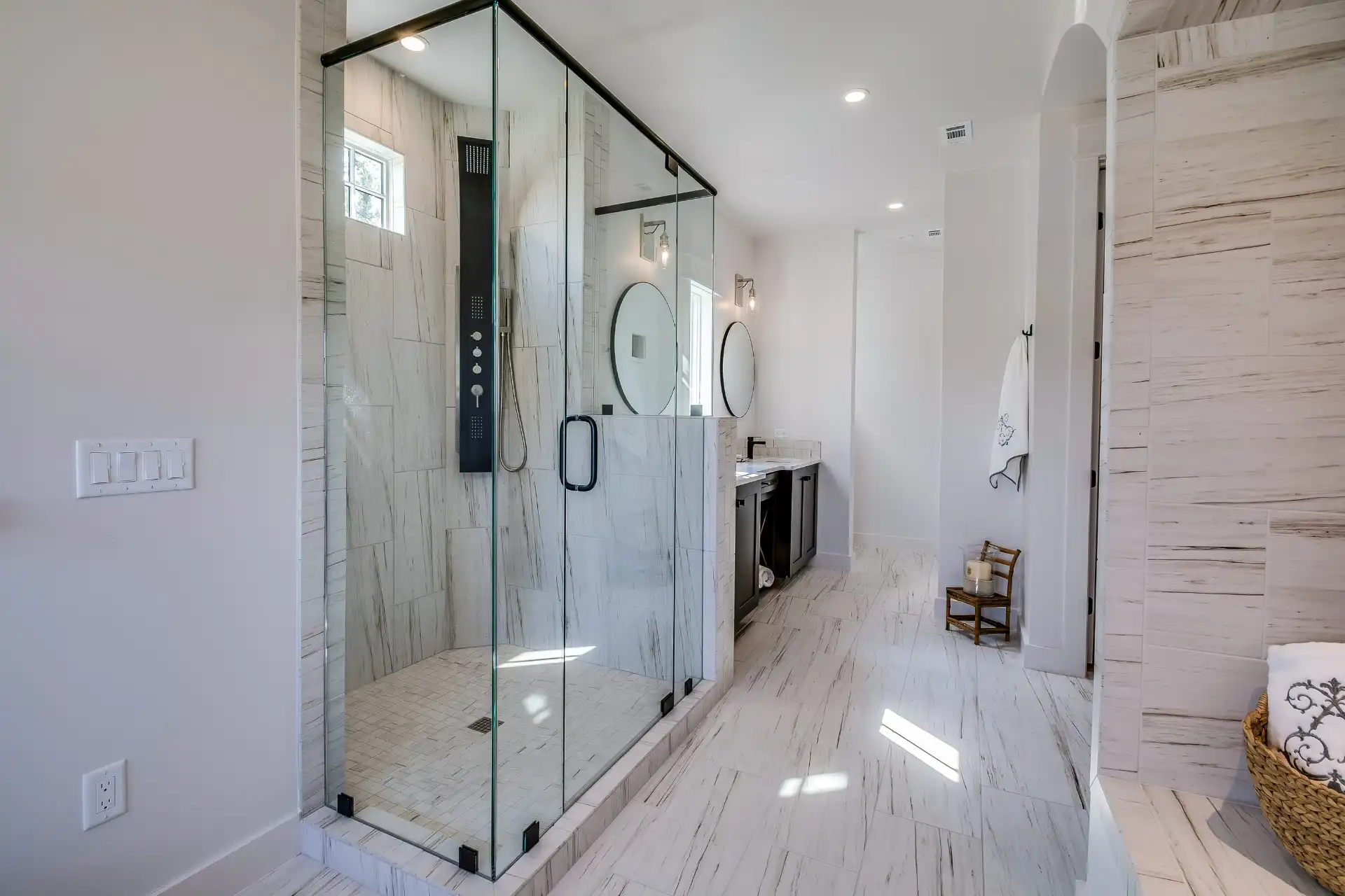 Mamparas de baño en Sevilla - Carpinterías Barea